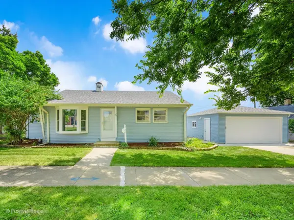 23 W Naperville Road, Westmont, IL 60559