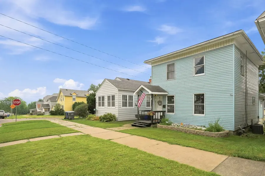 603 11th Avenue S, Clinton, IA 52732 - #2