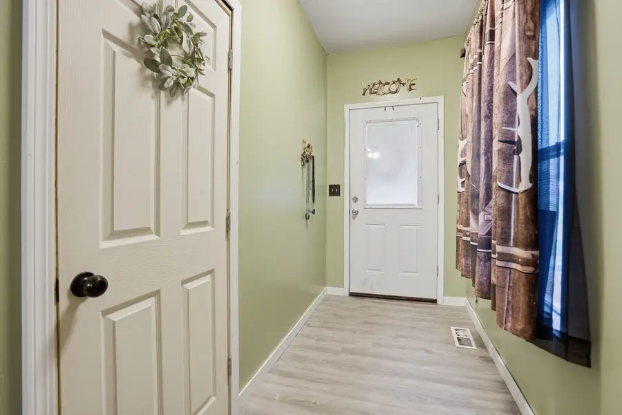 603 11th Avenue S, Clinton, IA 52732 - #3