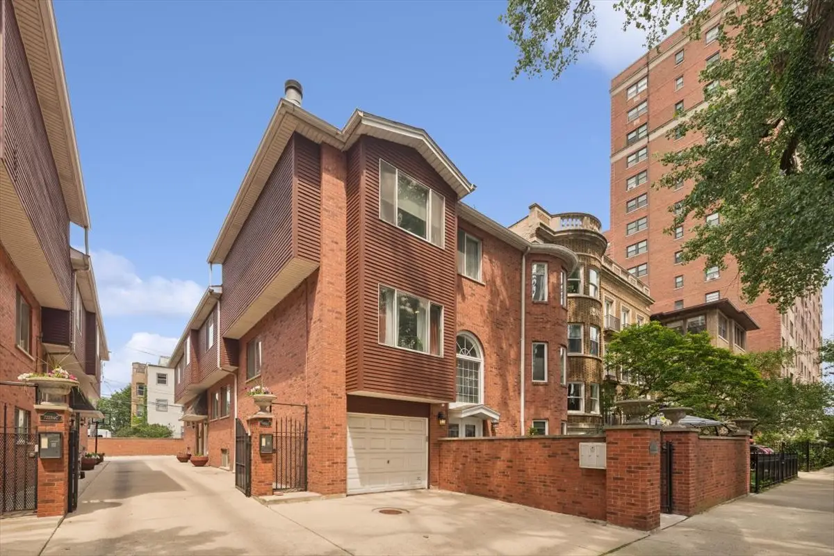 716 W Junior Terrace #A, Chicago, IL 60613 - #1