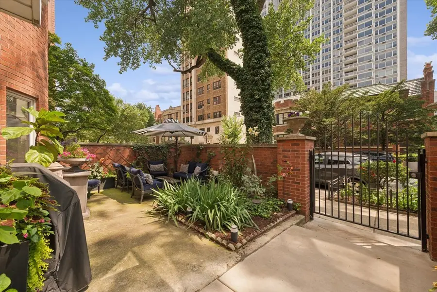 716 W Junior Terrace #A, Chicago, IL 60613 - #2
