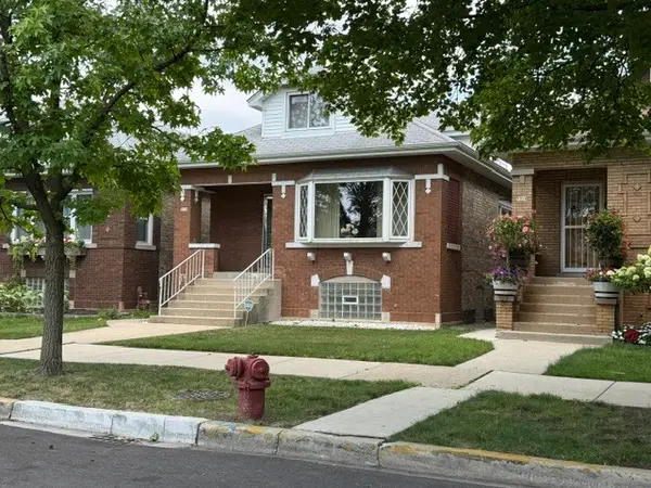 5330 W Melrose Street, Chicago, IL 60641