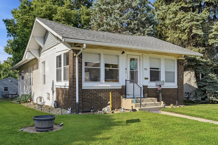 1010 W 5th Street, Sterling, IL 61081 - #2