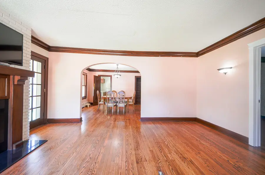 221 W Courtland Street, Mundelein, IL 60060 - #3