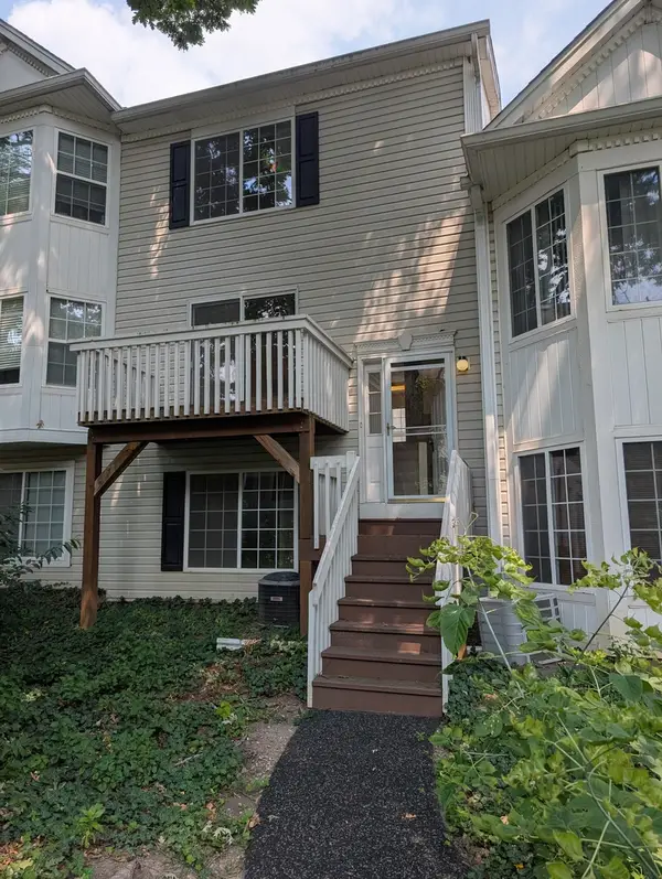 293 W Treehouse Lane, Round Lake, IL 60073