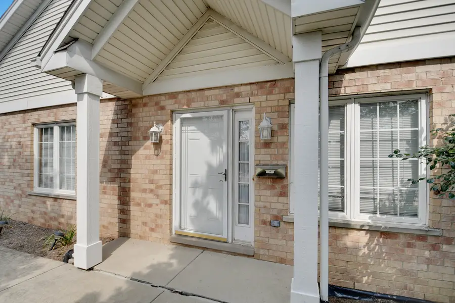 5553 Foxwoods Drive, Oak Lawn, IL 60453 - #2