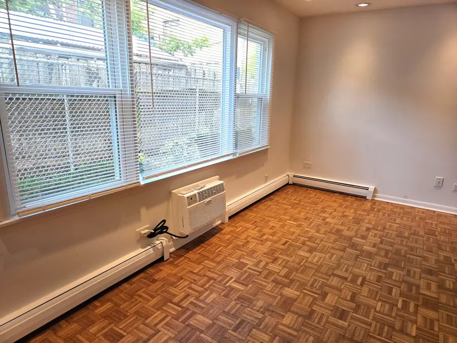 6921 N Ashland Boulevard #1B, Chicago, IL 60626 - #3
