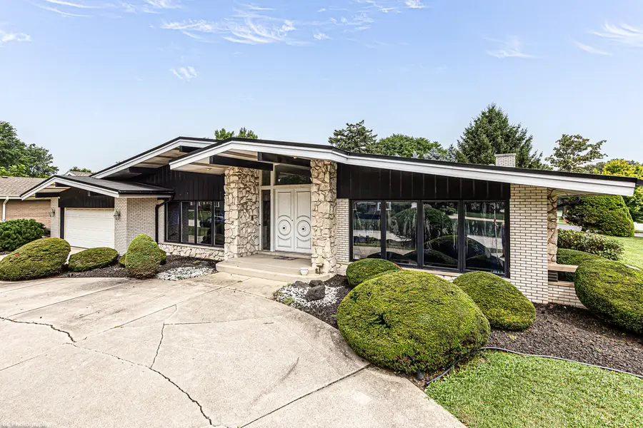 12138 S Cheyenne Drive, Palos Heights, IL 60463 - #3