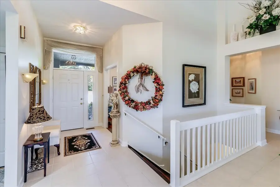 8 Canterbury Court, Lake In The Hills, IL 60156 - #3