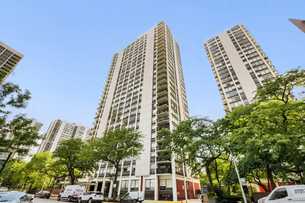 1455 N Sandburg Terrace #2009, Chicago, IL 60610