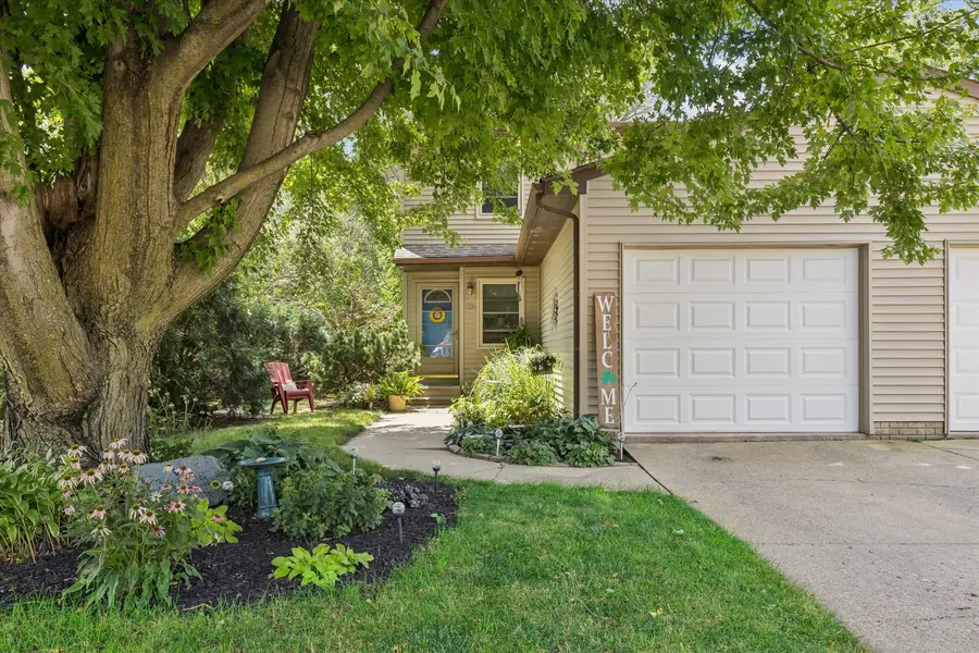 825 Brookview Drive, De Witt, IA 52742 - #2