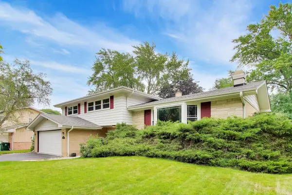 803 E Valley Lane, Arlington Heights, IL 60004