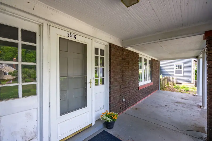 2516 Middle Road, Davenport, IA 52803 - #2