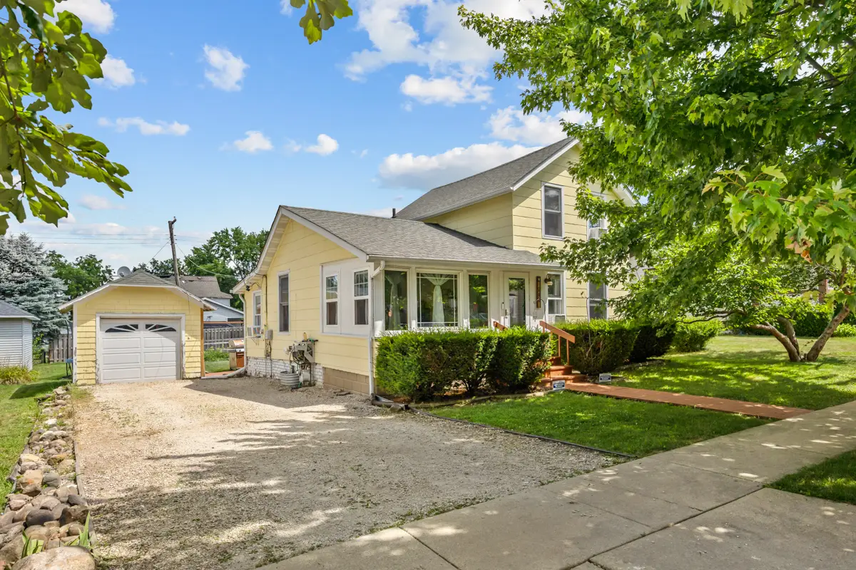 242 E Jefferson Avenue, Hampshire, IL 60140 - #1