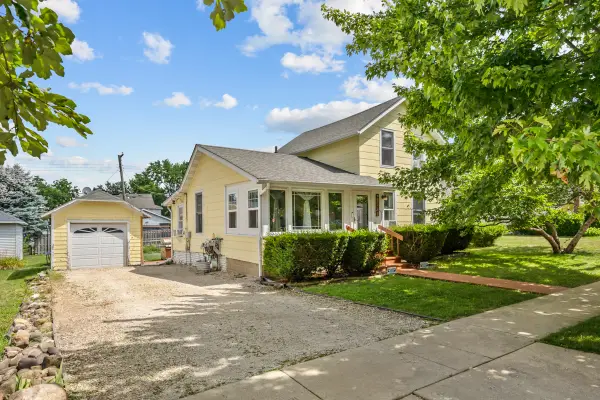 242 E Jefferson Avenue, Hampshire, IL 60140