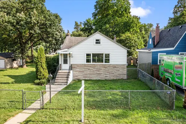 29 Glenwood Drive, Round Lake Beach, IL 60073