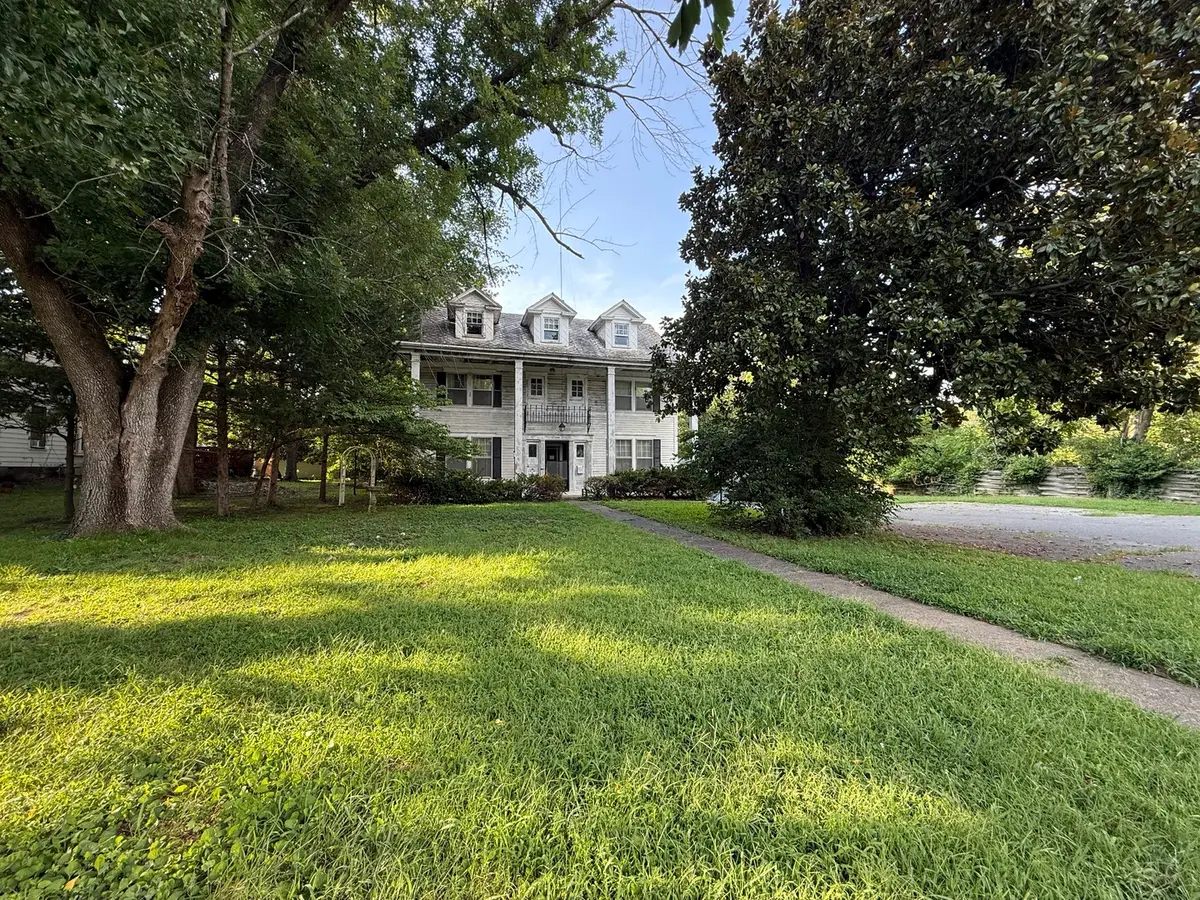 508 W Oak Street, Carbondale, IL 62901 - #1