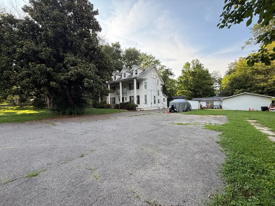 508 W Oak Street, Carbondale, IL 62901 - #2