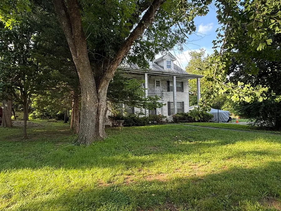 508 W Oak Street, Carbondale, IL 62901 - #3