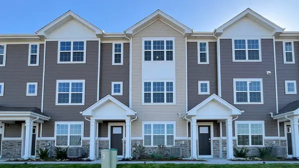 2746 Arrowhead Drive, Pingree Grove, IL 60140