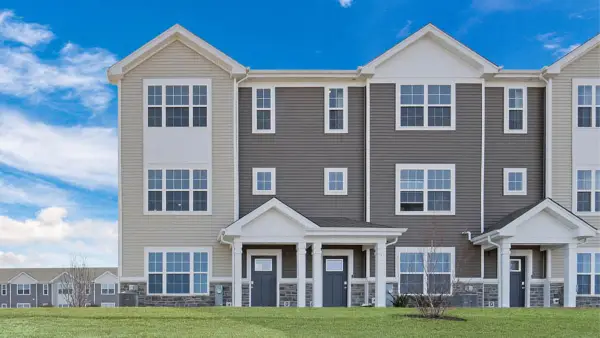 2740 Arrowhead Drive, Pingree Grove, IL 60140