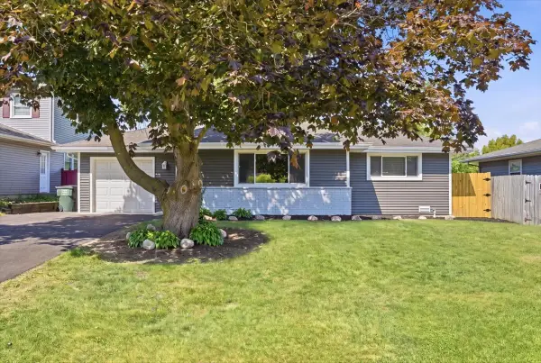 412 S Thornwood Drive, Lindenhurst, IL 60046