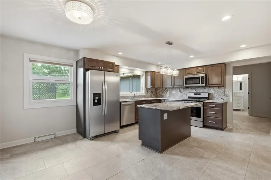 6 Meadowood Drive, Oak Brook, IL 60523 - #3