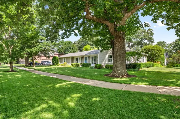 2111 Bosworth Lane, Northfield, IL 60093