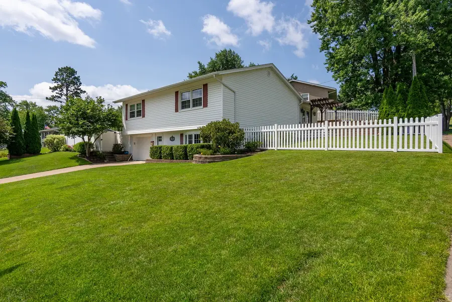 3120 Magnolia Court, Bettendorf, IA 52722 - #2
