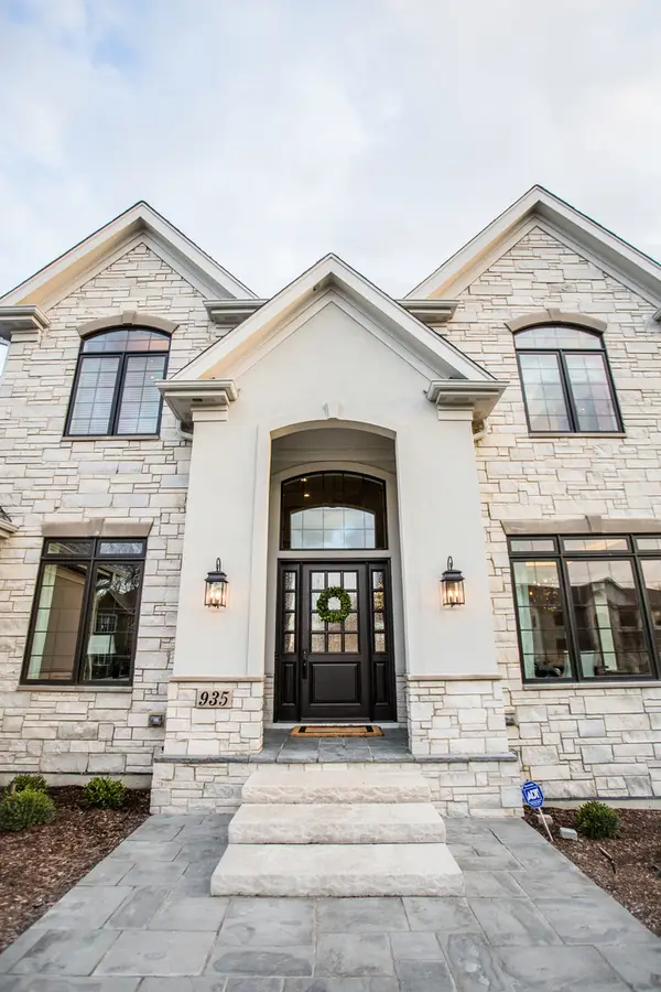 827 W Brookside Street, Palatine, IL 60067