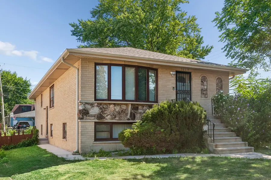 7017 W Jarvis Avenue, Niles, IL 60714 - #2