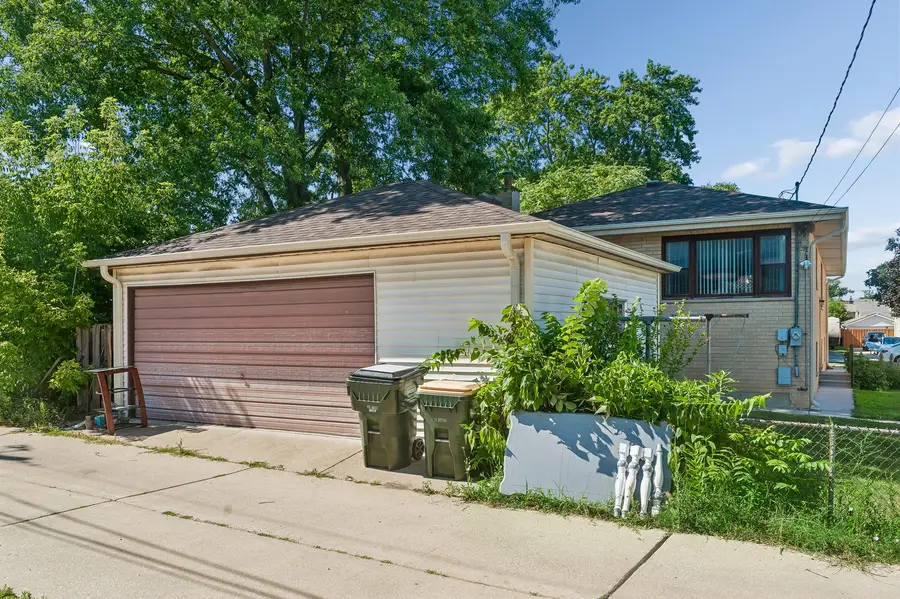 7017 W Jarvis Avenue, Niles, IL 60714 - #3