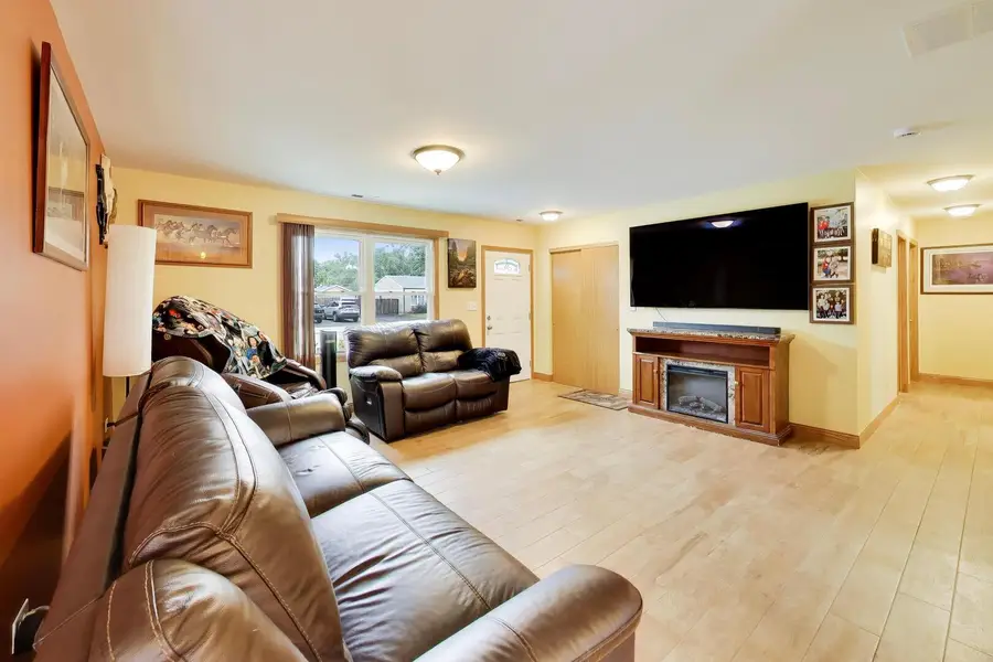 519 Kenyon Avenue, Romeoville, IL 60446 - #2