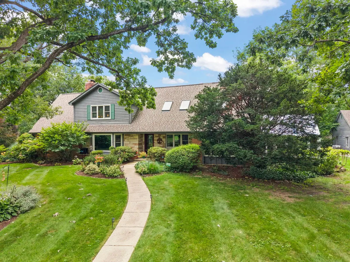 27W118 Cove Lane, Warrenville, IL 60555 - #1