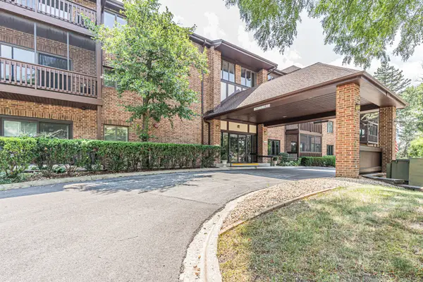 7737 W Golf Drive #302, Palos Heights, IL 60463