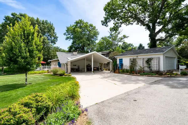 25130 Arrowhead Lane, Hudson, IL 61748
