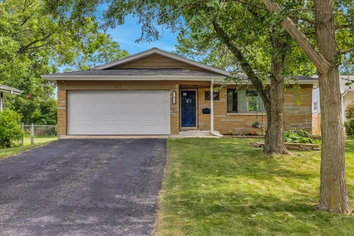 707 S Gables Boulevard, Wheaton, IL 60189 - #1