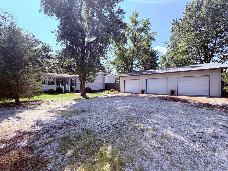 510 E 8th Street, Sandoval, IL 62882 - #2