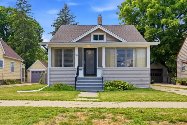 30 S Commonwealth Avenue, Elgin, IL 60123