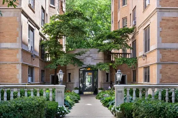609 W Stratford Place #7C, Chicago, IL 60657