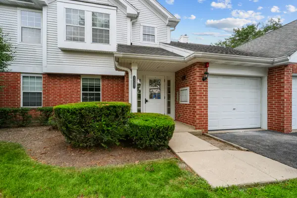 1727 W Hawkes Street #8, Arlington Heights, IL 60004