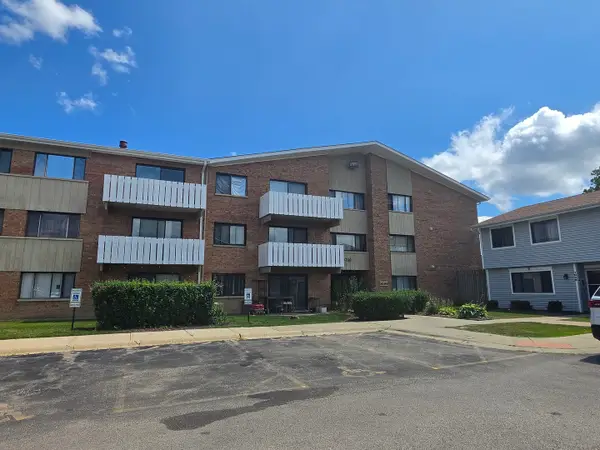 2000 Bayside Drive #304, Palatine, IL 60074