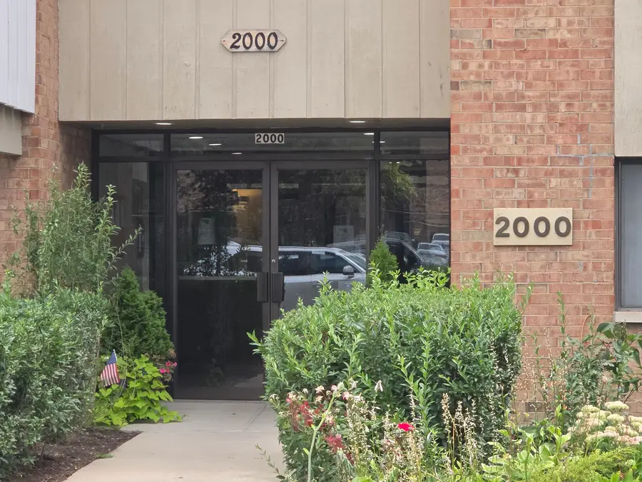 2000 Bayside Drive #304, Palatine, IL 60074 - #3