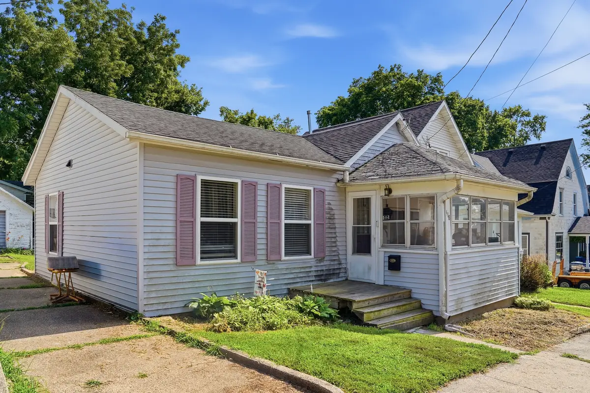 418 E 3rd Street, Dixon, IL 61021 - #1
