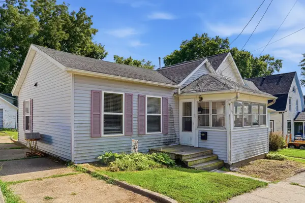 418 E 3rd Street, Dixon, IL 61021