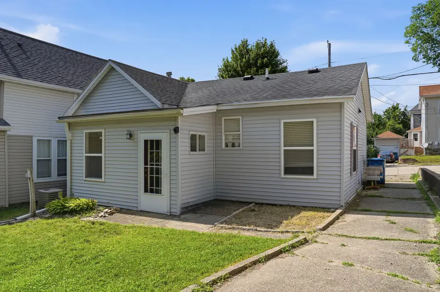 418 E 3rd Street, Dixon, IL 61021 - #3