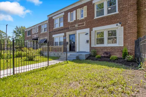 735 E 105th Street, Chicago, IL 60628