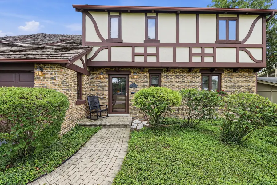 534 E Forest Avenue, Wheaton, IL 60187 - #2