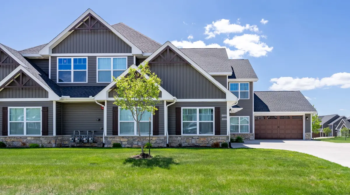 2939 Shanes Way, Bettendorf, IA 52722 - #1