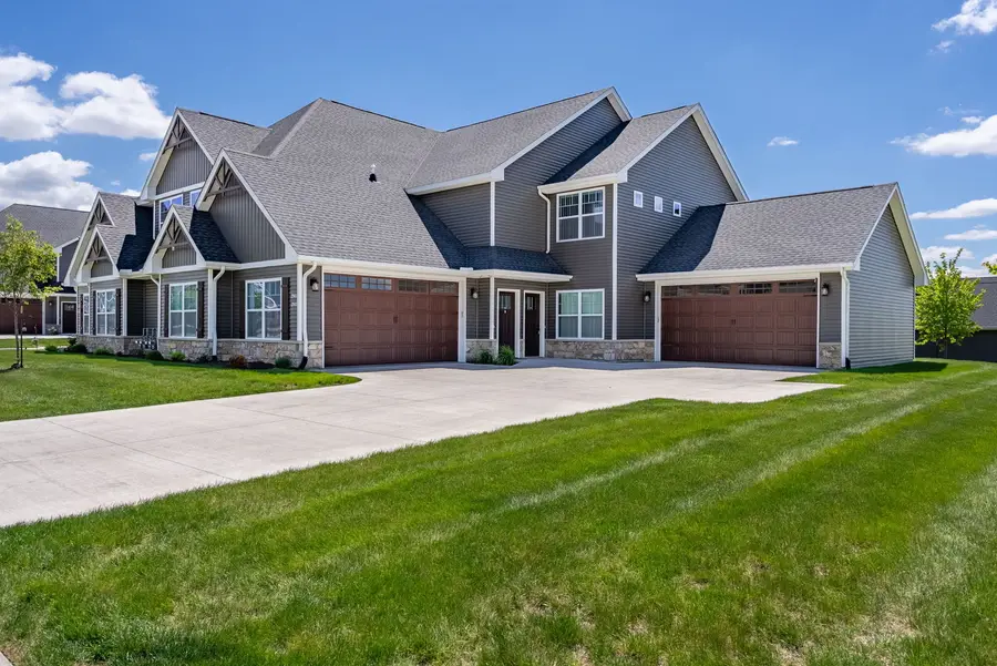 2939 Shanes Way, Bettendorf, IA 52722 - #2